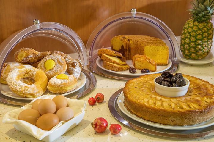 Breakfast/Coffee Service 22 of 36