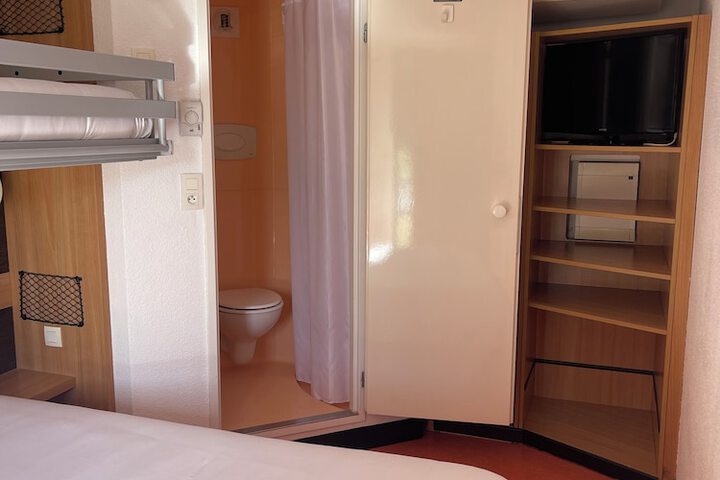 Room 14 of 69
