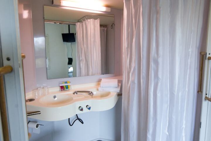 Room 18 of 48