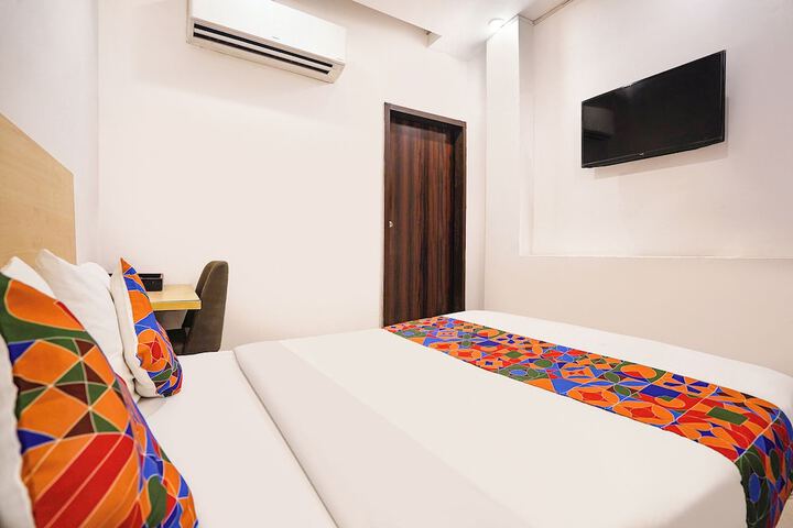 Room 17 of 34