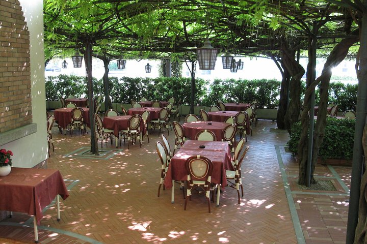 Dining 55 of 67