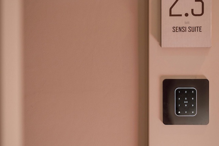 Room 9 of 85
