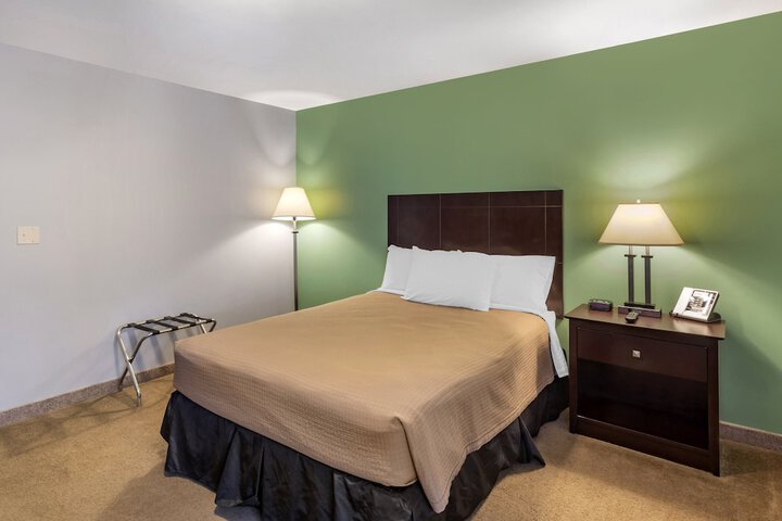 Room 6 of 14