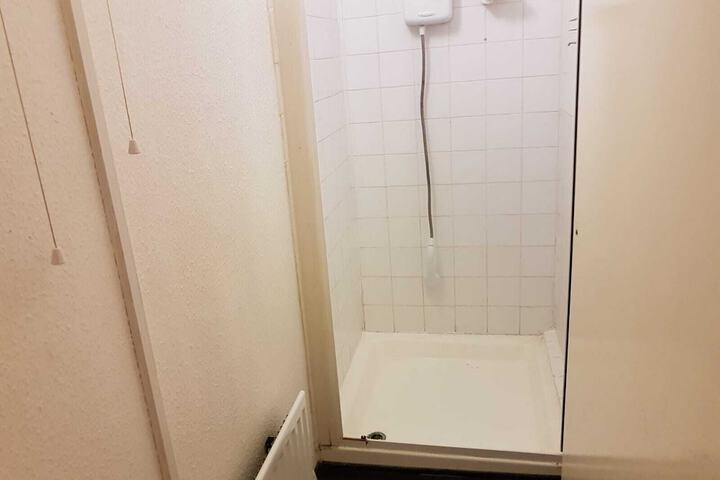 Room 11 of 28