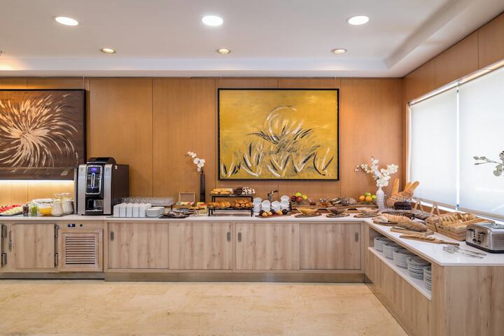 Breakfast buffet