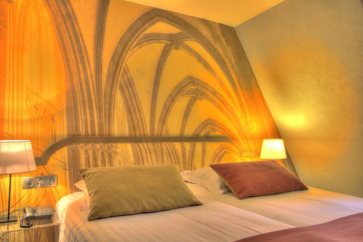 Room 6 of 105