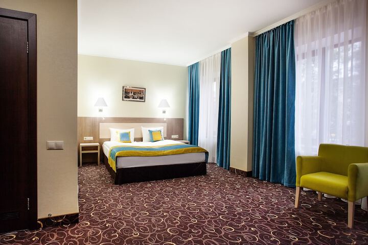 Room 12 of 48