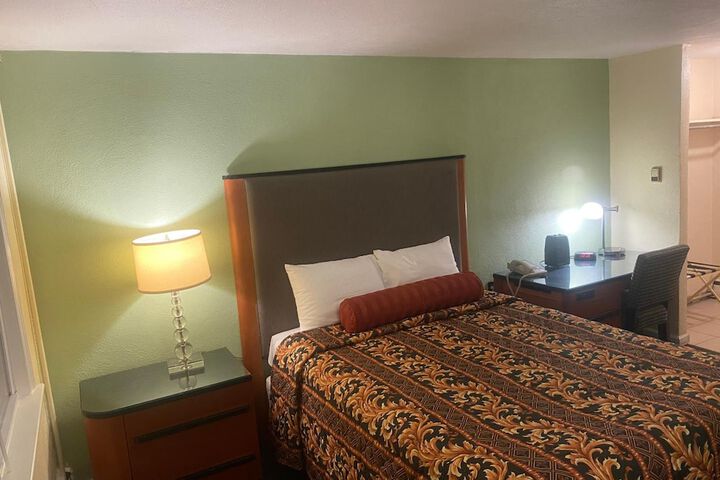 Room 27 of 49
