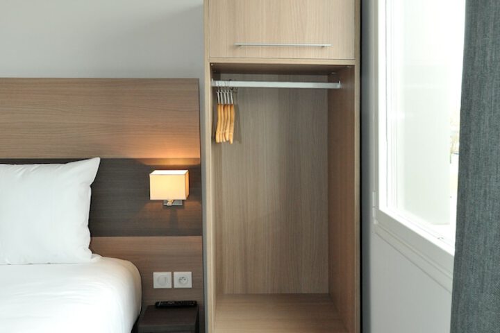 Room 6 of 31