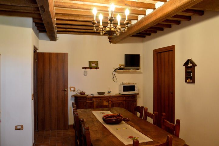 Room 10 of 32