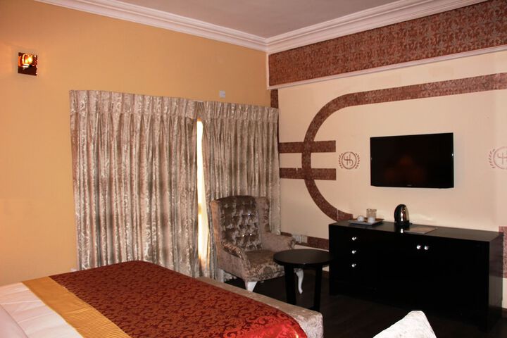 Room 9 of 48
