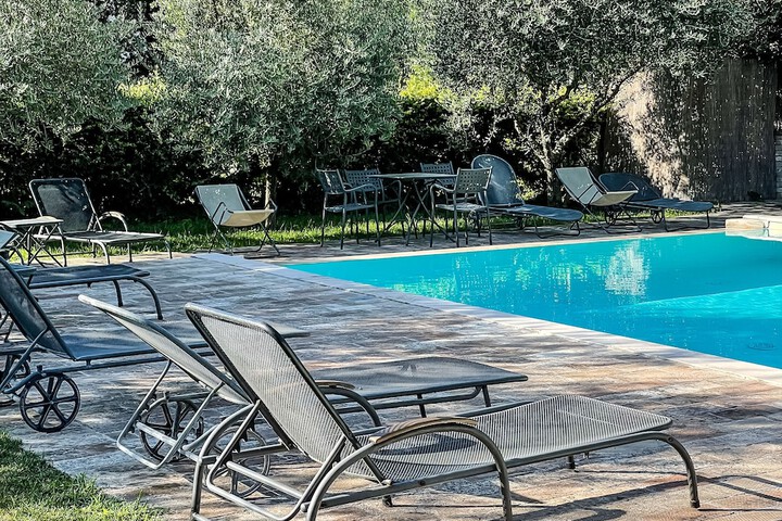 Pool 10 of 42