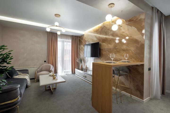 Room 205 of 552