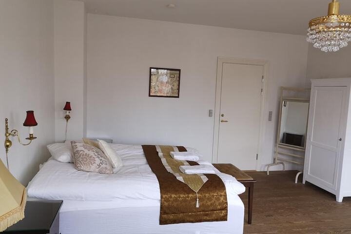 Room 8 of 42