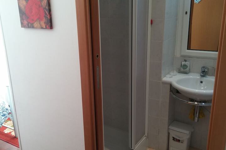 Room 13 of 18