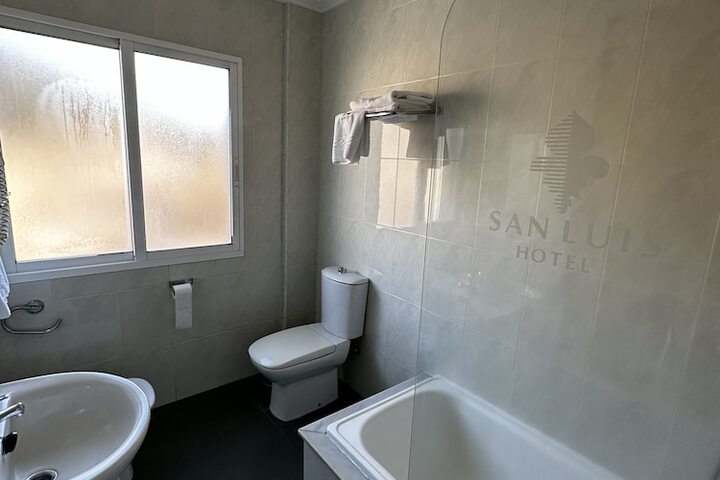 Room 33 of 62