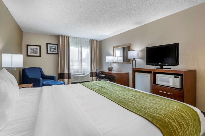 1 King Bed (8 of 18)