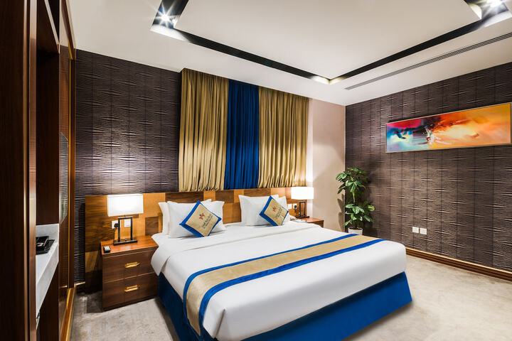 Room 4 of 52