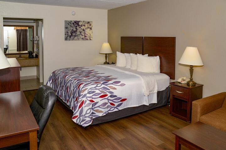 Superior King Bed (6 of 8)