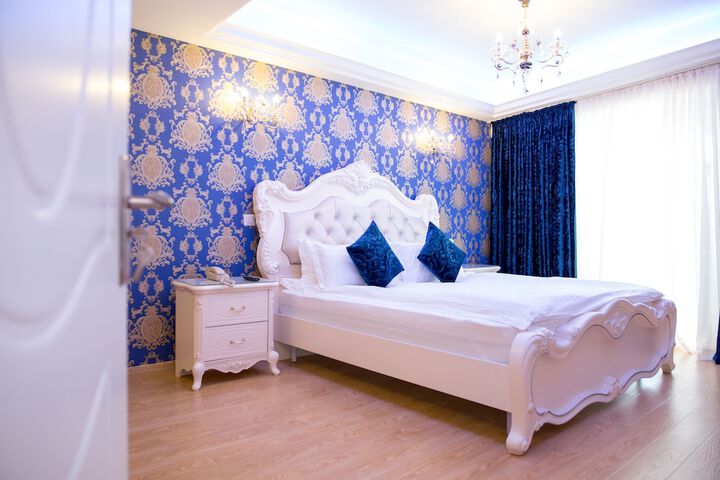 Room 16 of 38
