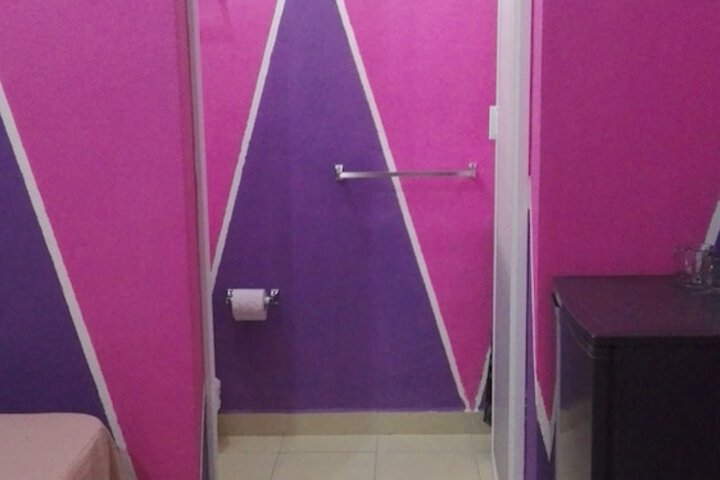 Room 10 of 68