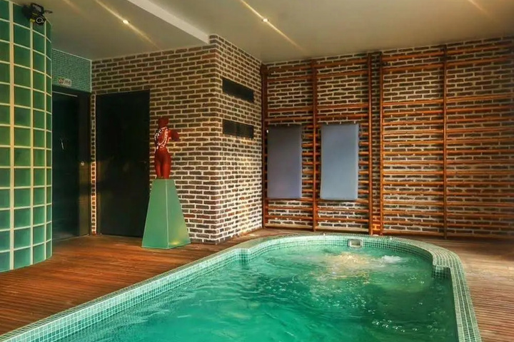 Pool 17 of 23