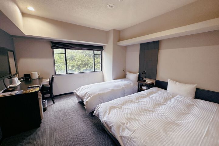 Room 28 of 44