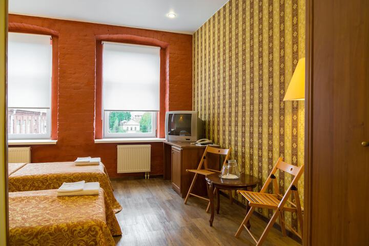 Room 13 of 33