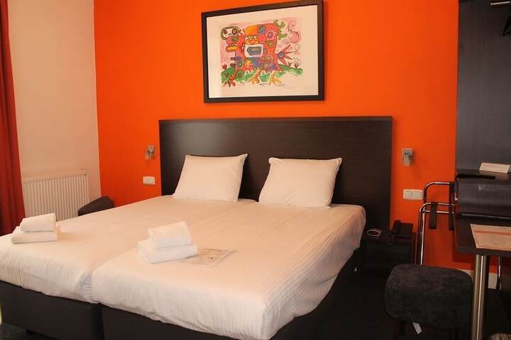 Room 6 of 48
