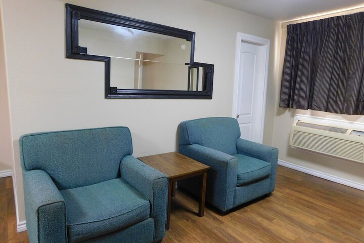 Room 7 of 32