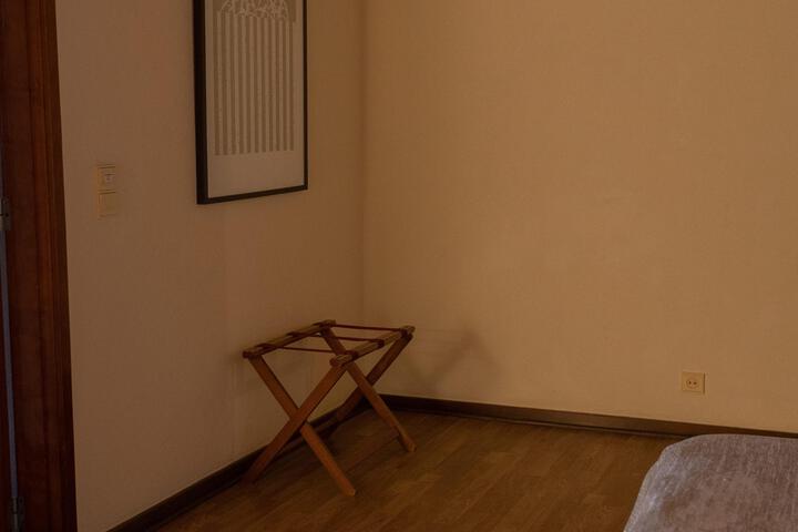 Room 100 of 128