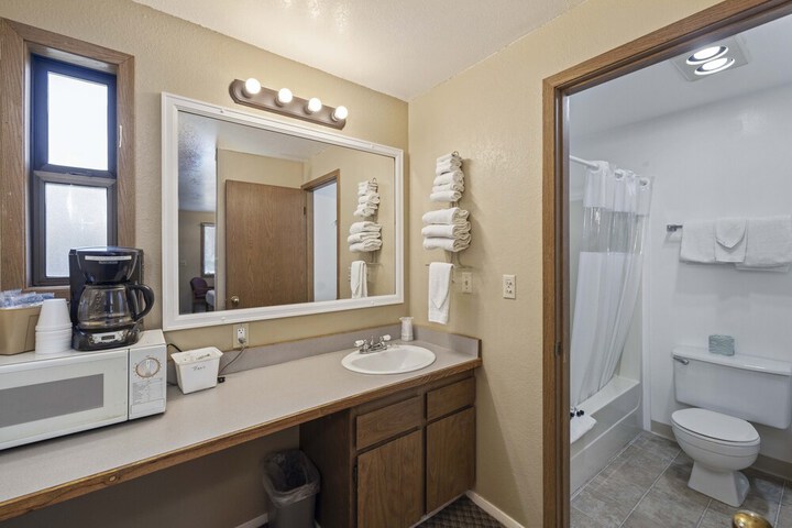 Room 35 of 65