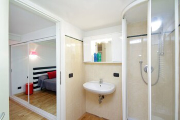 Room 8 of 52