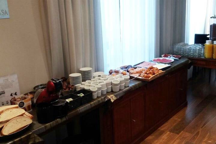 Breakfast/Coffee Service 36 of 48