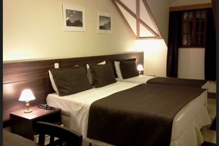 Room 4 of 32