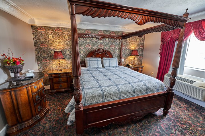 Deluxe King Bed (27 of 39)