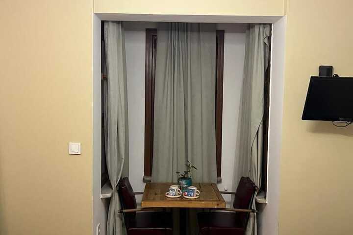 Room 4 of 25