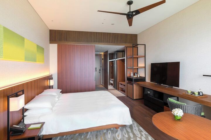 Room 15 of 184