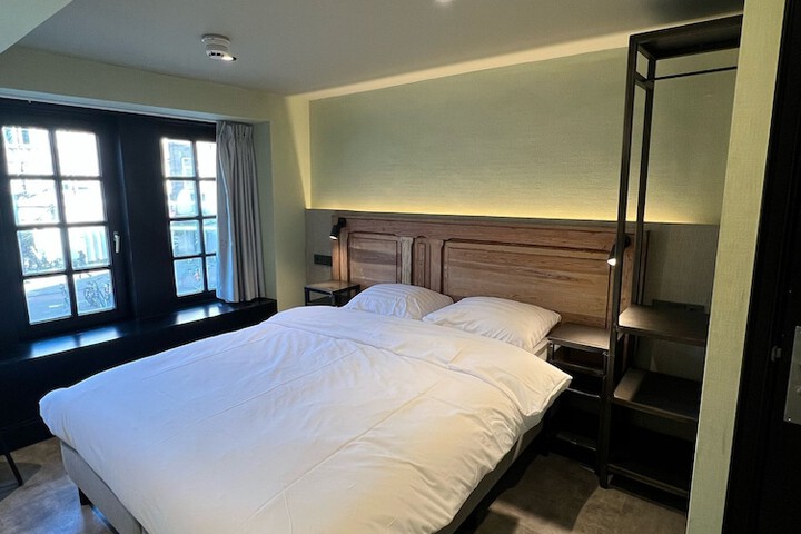 Room 11 of 22