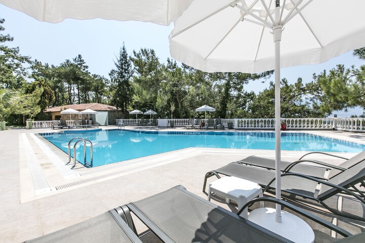 Pool 28 of 61