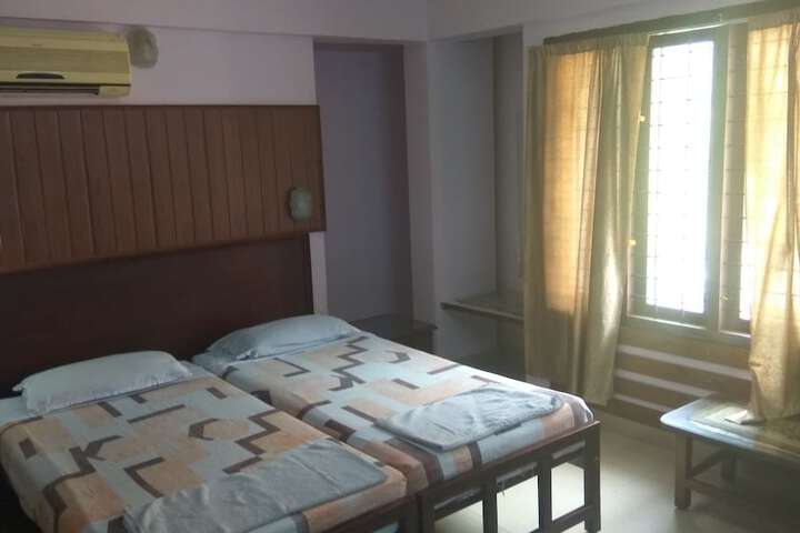 Room 6 of 13