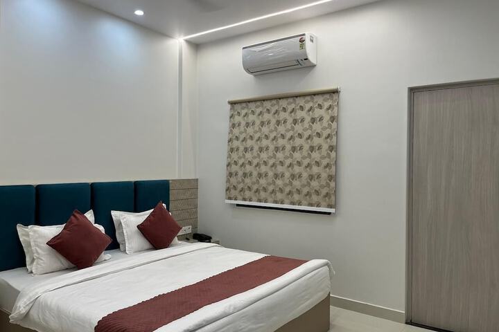Room 25 of 46