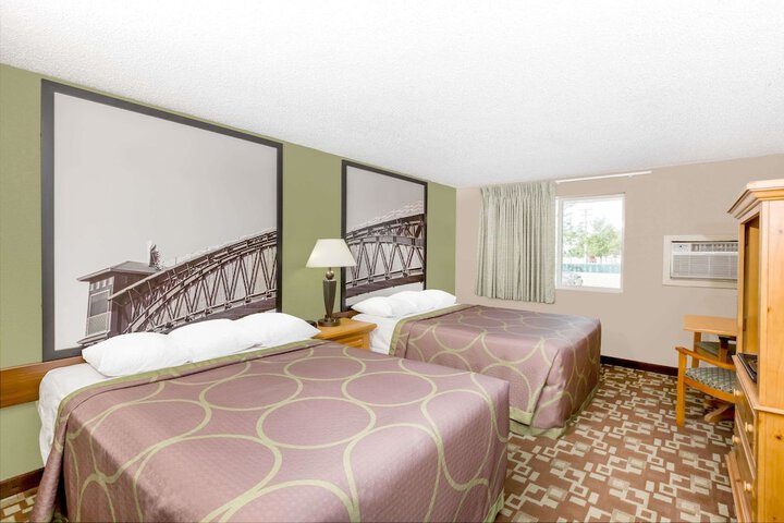 Room 12 of 32