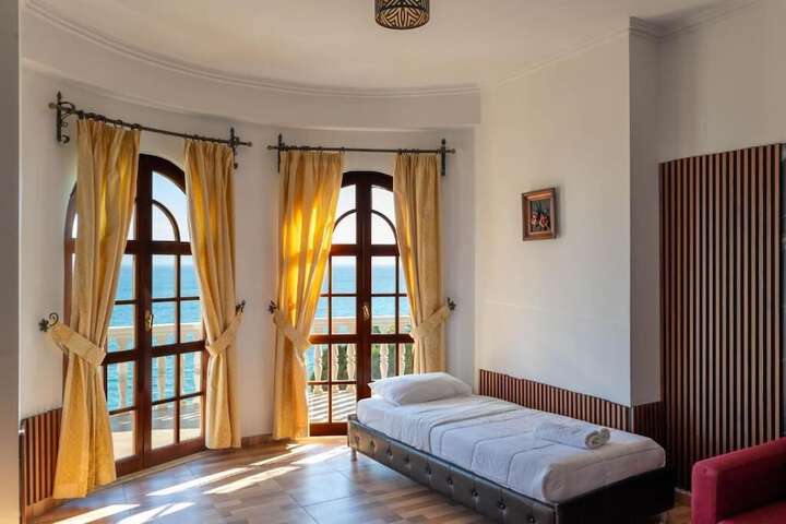 Room 30 of 100