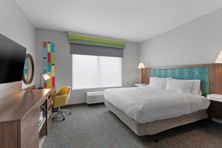 1 King Bed (8 of 13)