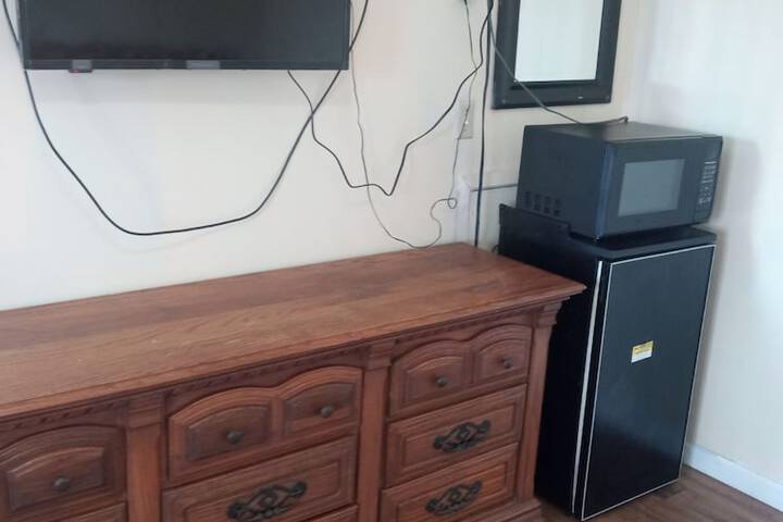 Room 2 of 10