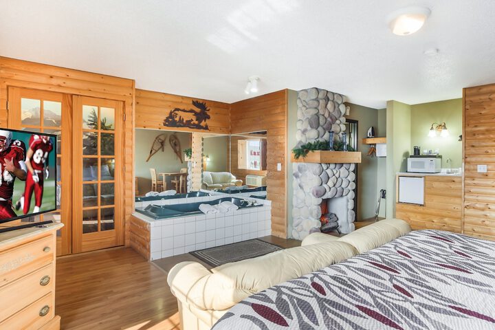 Superior King Bed with Sofa (20 of 25)