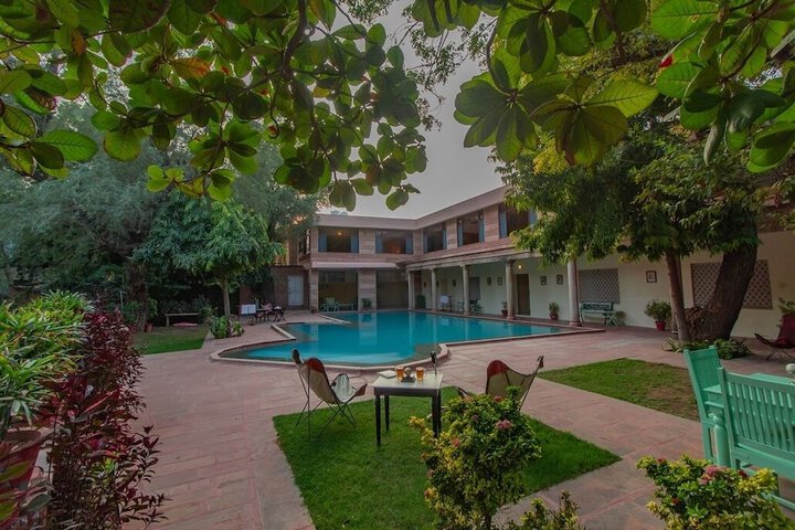 Hotel Pool
