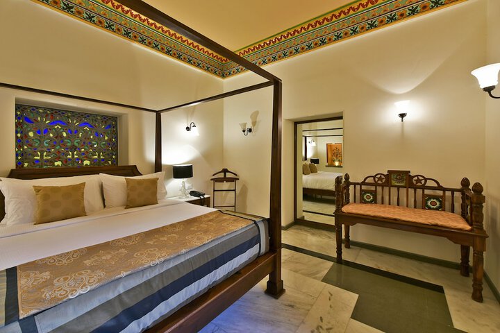 Room 4 of 80