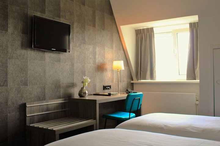 Room 8 of 48